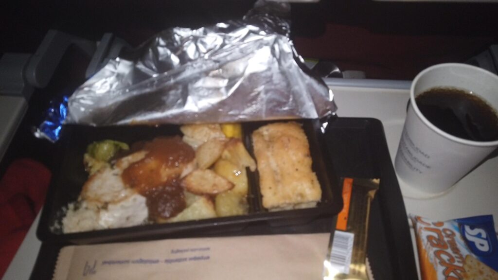 Como é voar LATAM para Roma - Refeição